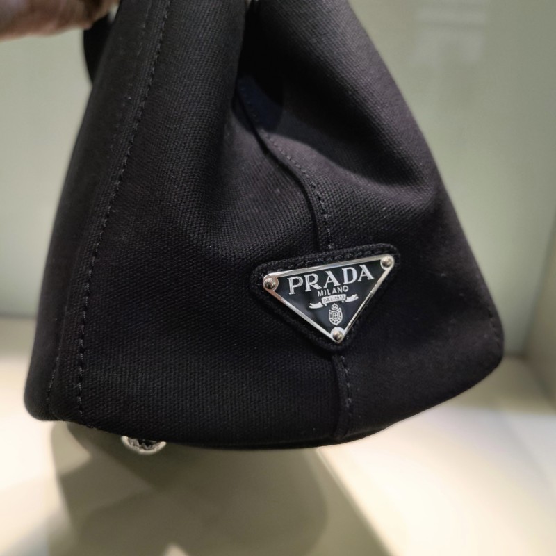 Prada 手提包