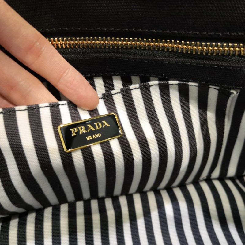 Prada 手提包