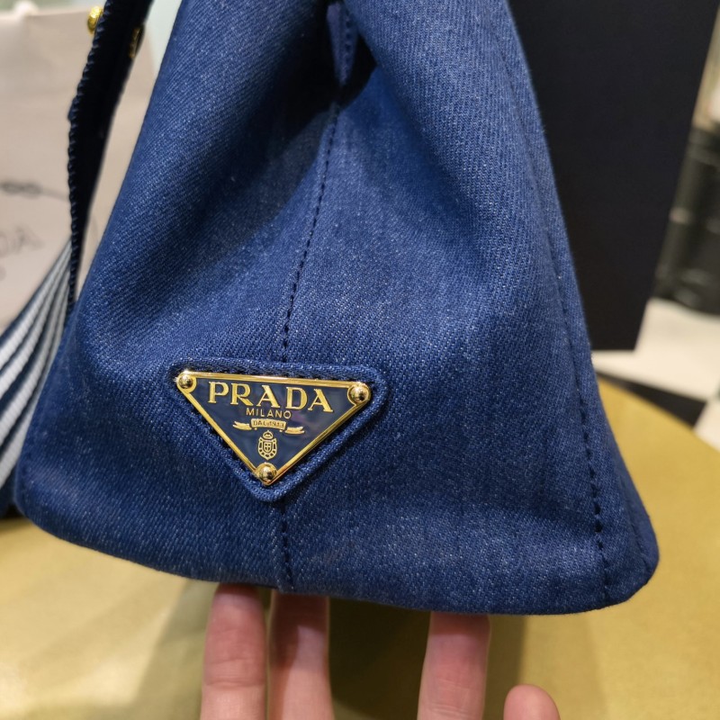 Prada 手提包