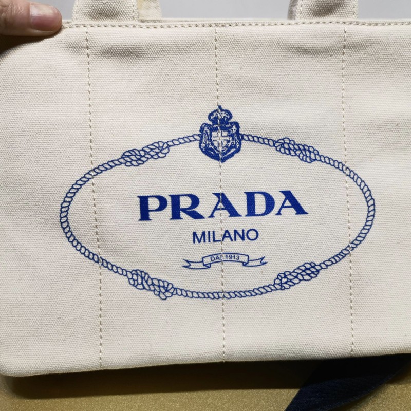 Prada 手提包