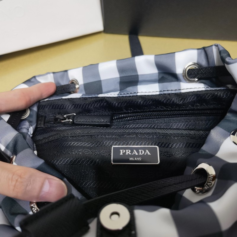 Prada 水桶包