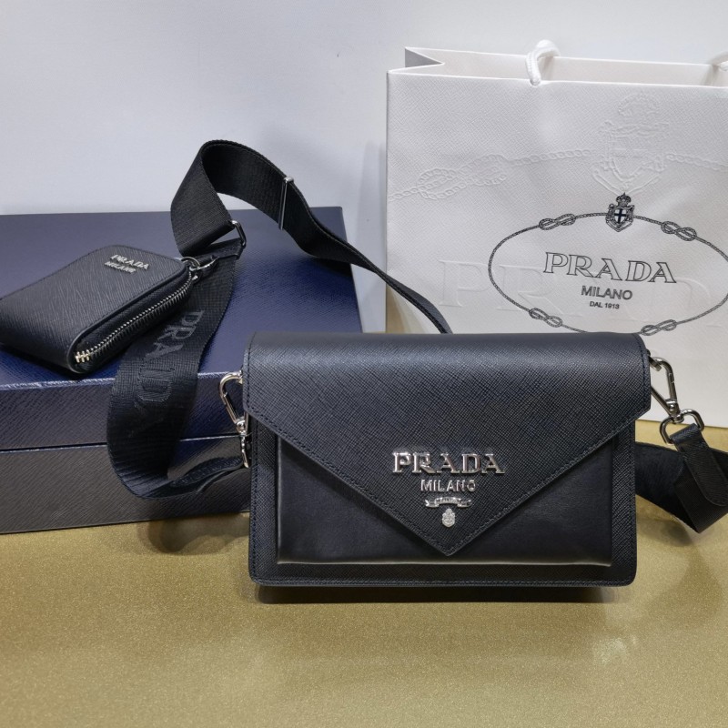 Prada 斜挎包