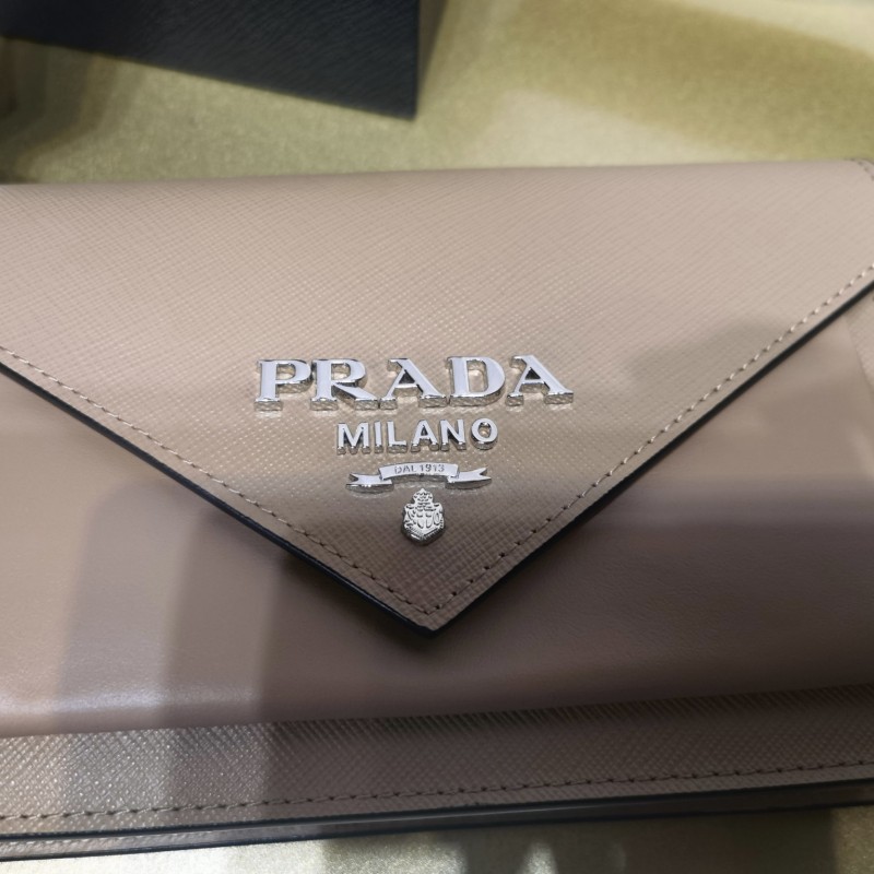 Prada 斜挎包