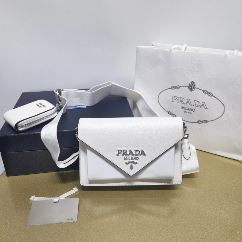 Prada 斜挎包