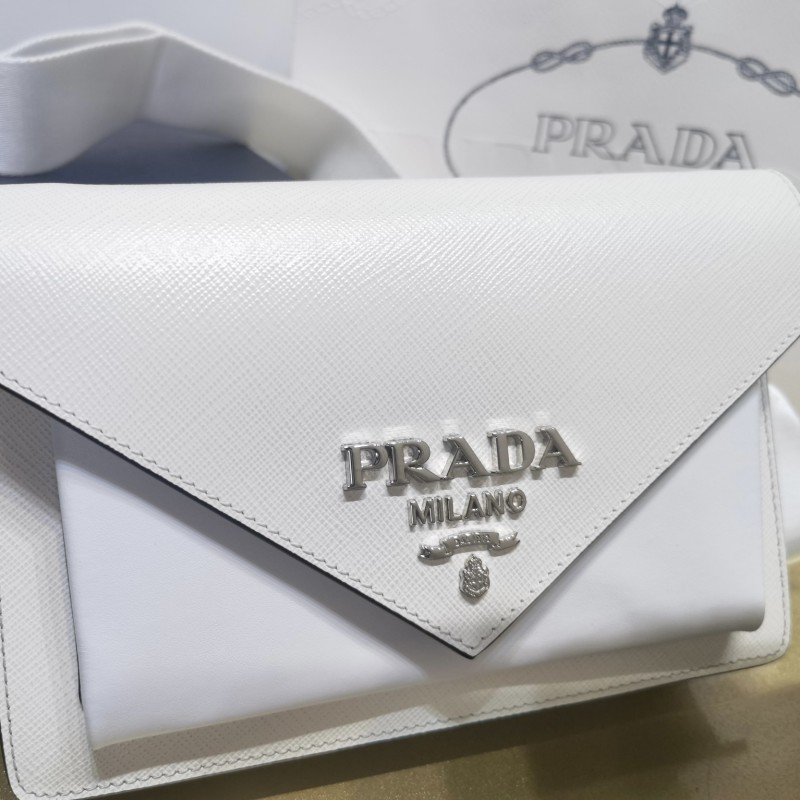 Prada 斜挎包