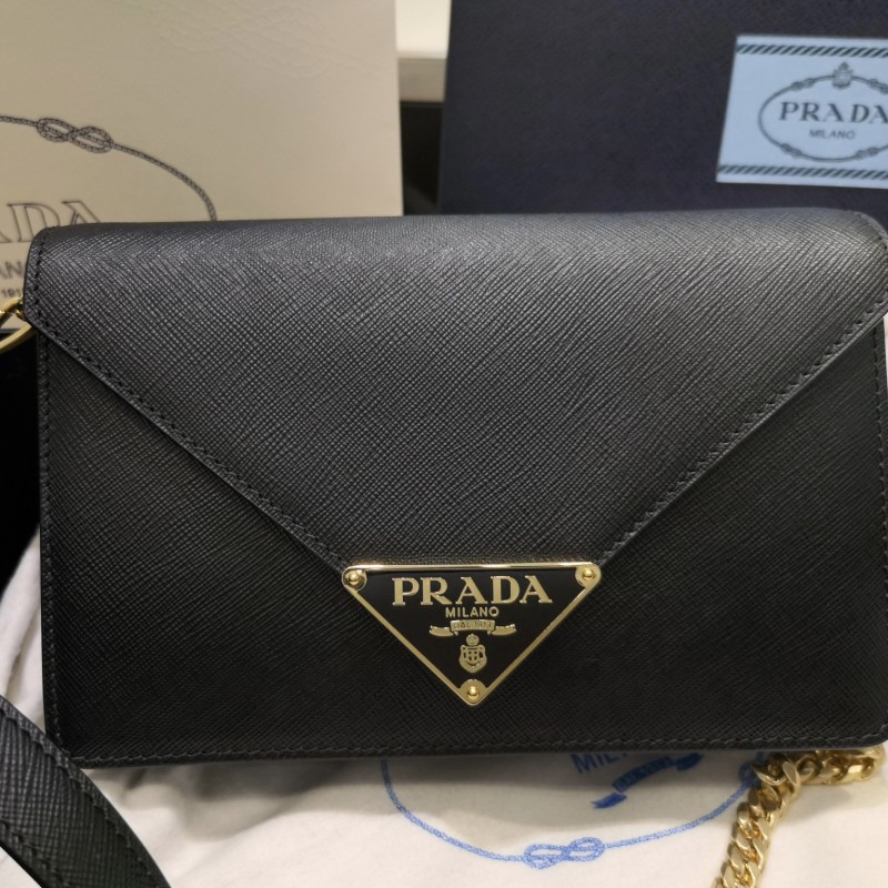 Prada 斜挎包