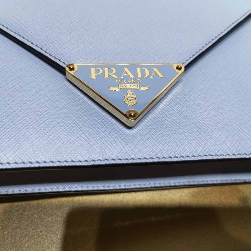 Prada 斜挎包