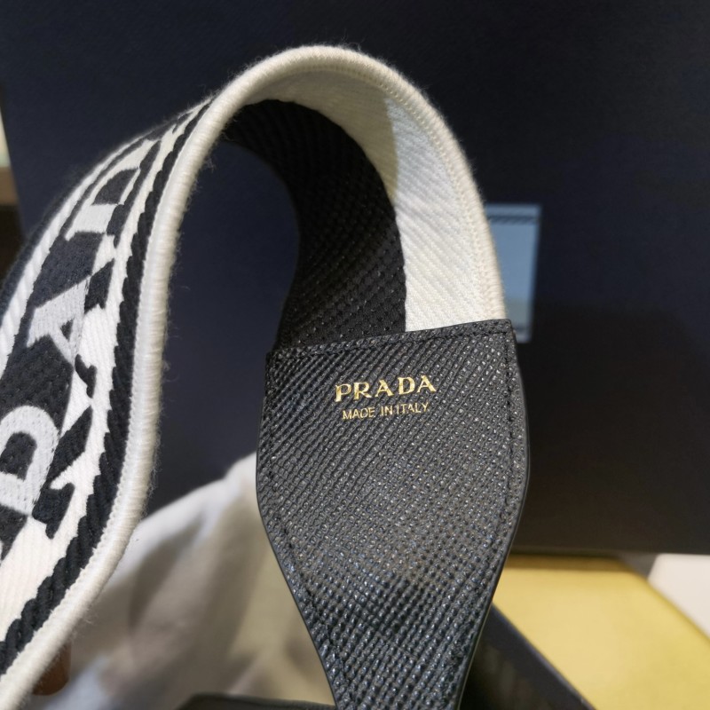 Prada 斜挎包 / 手提包