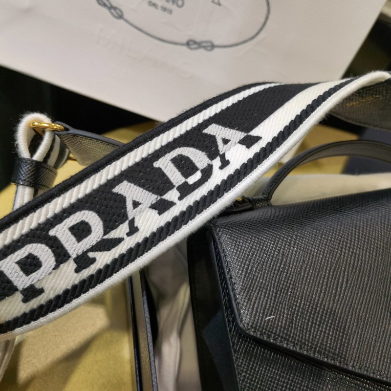 Prada 斜挎包 / 手提包