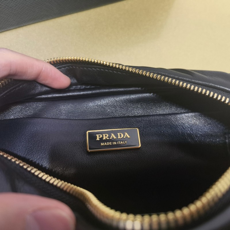 Prada 相册包 / 斜挎包