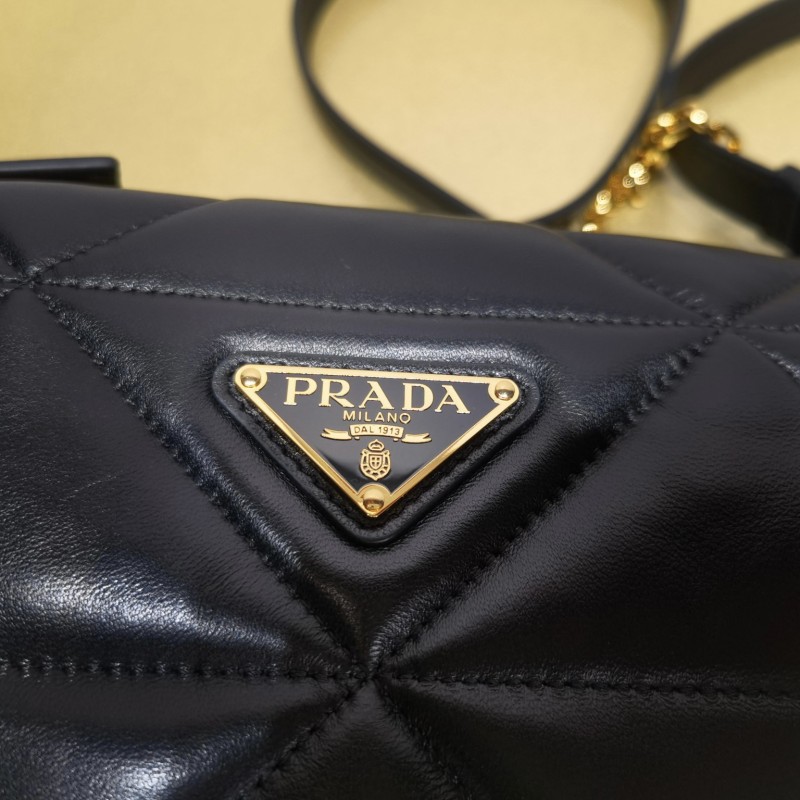 Prada 斜挎包