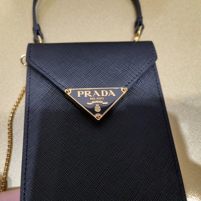 Prada 手机包