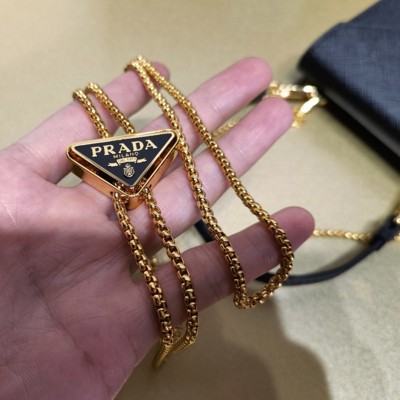 Prada 手机包