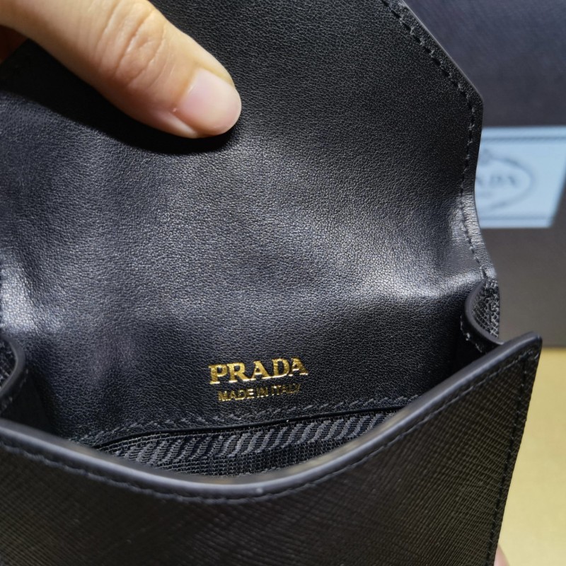 Prada 手机包