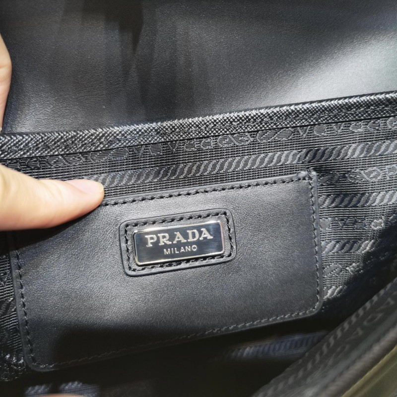 Prada 单肩包