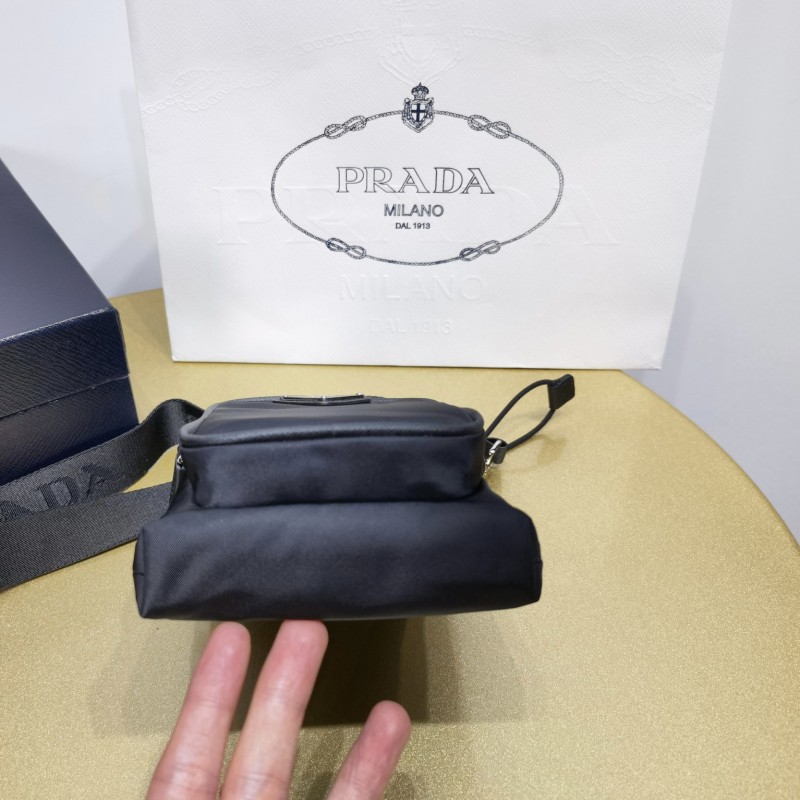 Prada 手机包