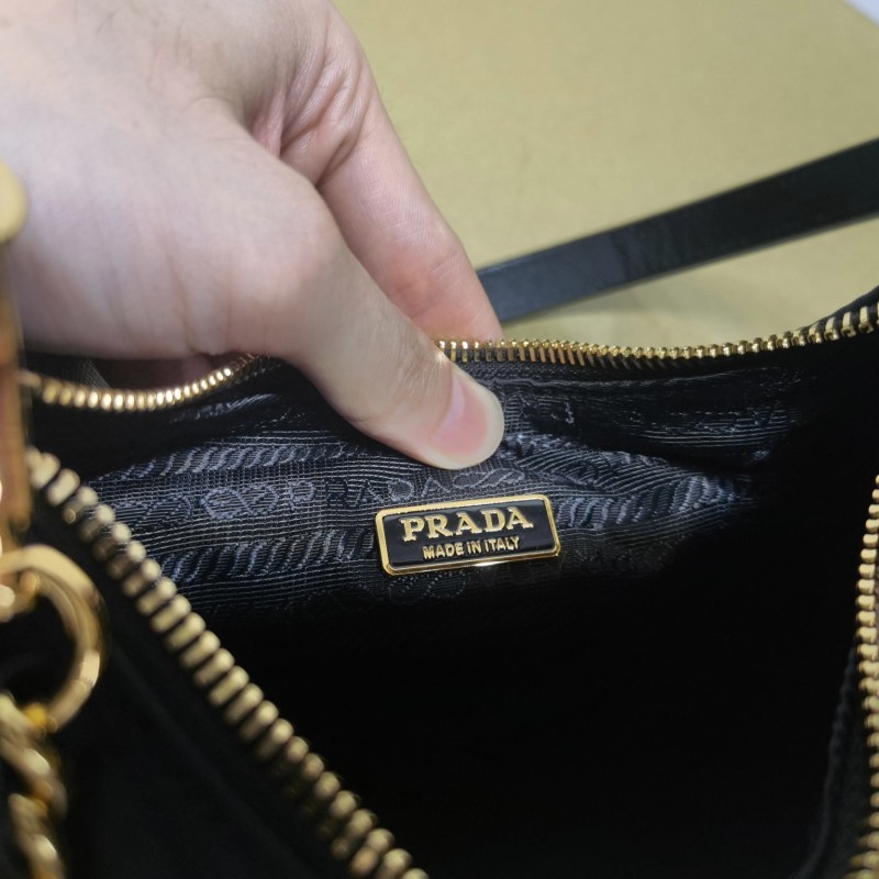 Prada 单肩斜挎包