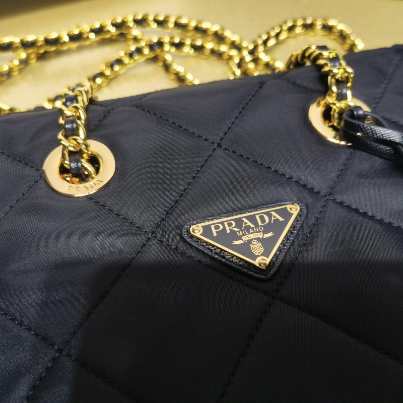 Prada 单肩斜挎包