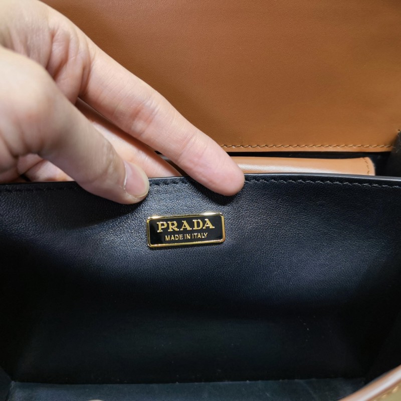 Prada Cahier 盒子包