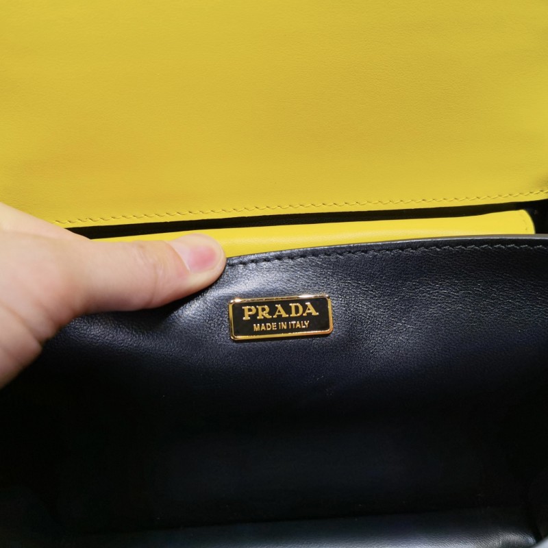 Prada Cahier 盒子包