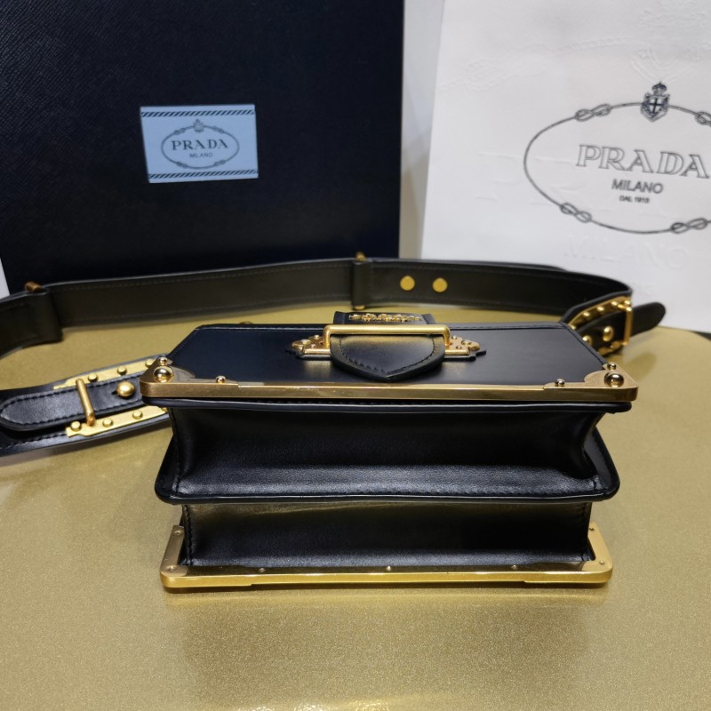 Prada Cahier 盒子包