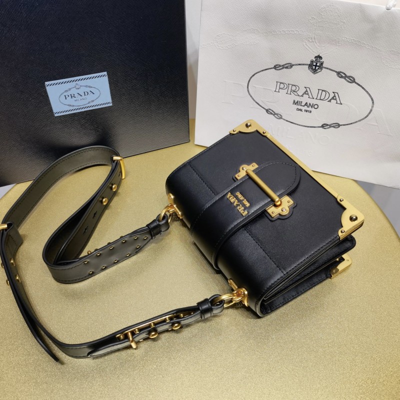 Prada Cahier 盒子包