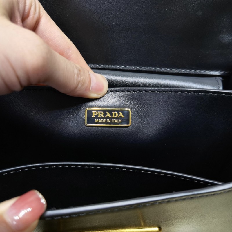 Prada Cahier 盒子包