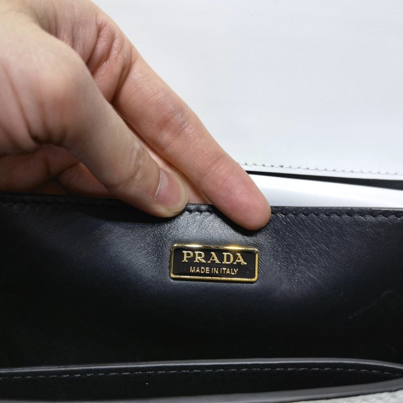 Prada Cahier 盒子包