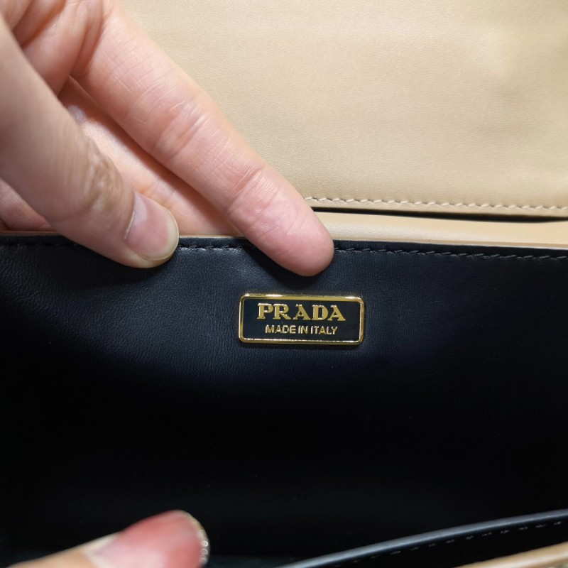 Prada Cahier 盒子包