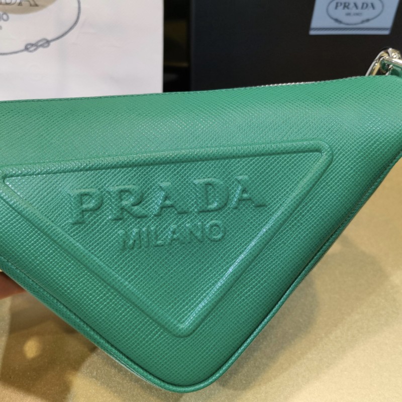 Prada 刺绣肩带三角包