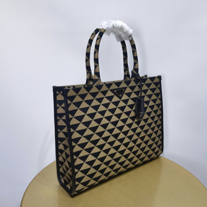 Prada 刺绣织物Tote