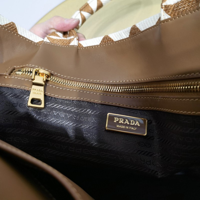 Prada 刺绣织物Tote