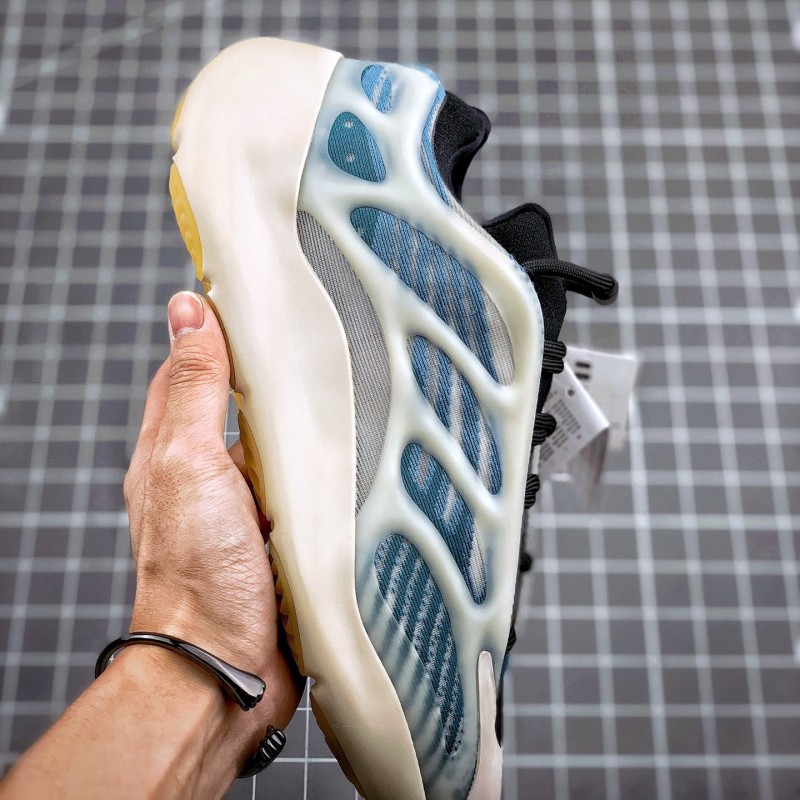 Adidas Yeezy 700