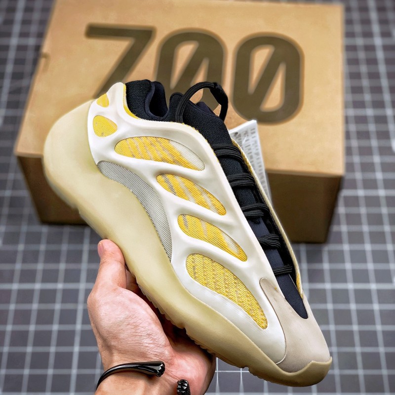 Adidas Yeezy 700