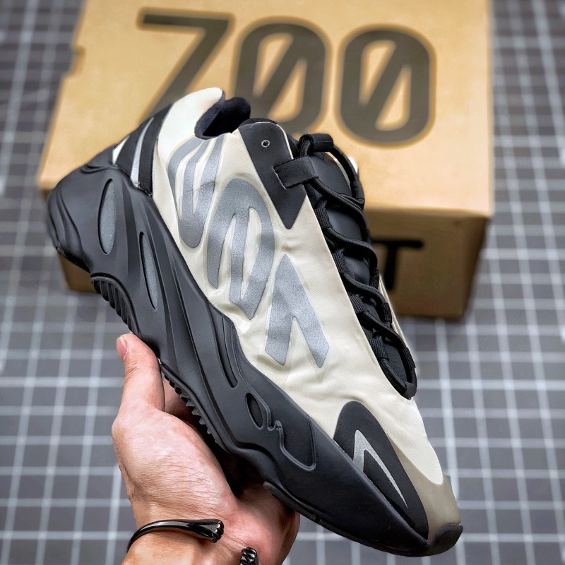 Adidas Yeezy 700