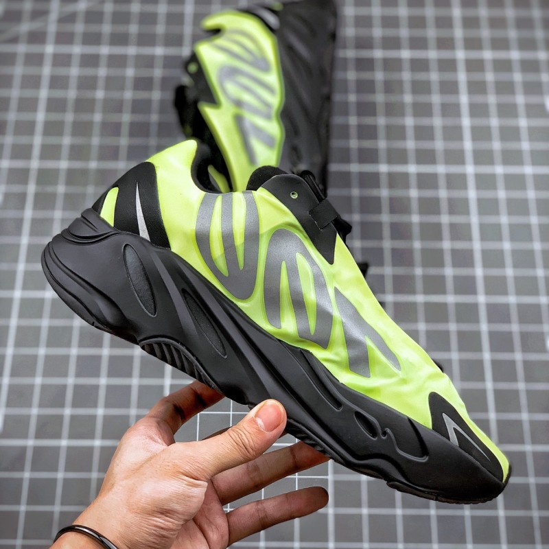 Adidas Yeezy 700