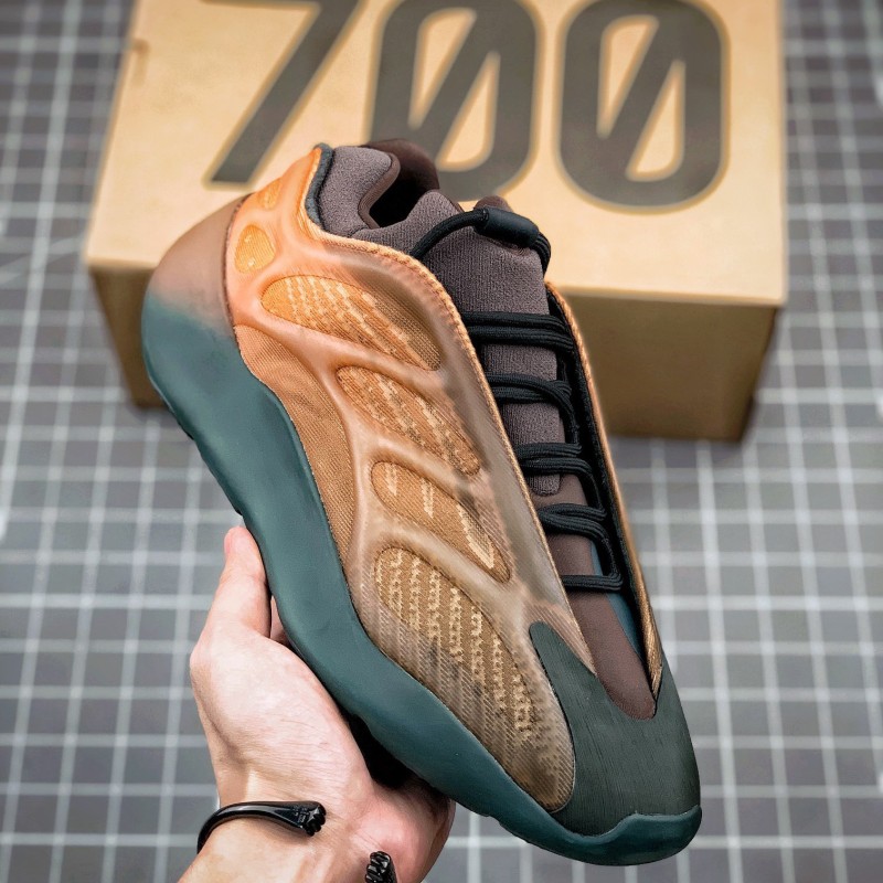 Adidas Yeezy 700