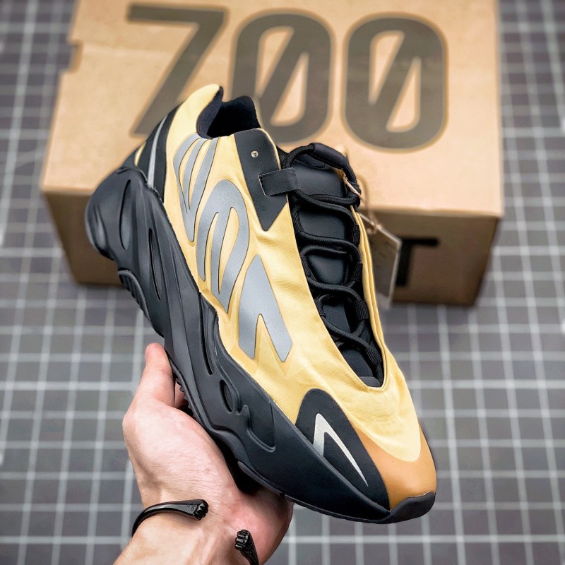 Adidas Yeezy 700