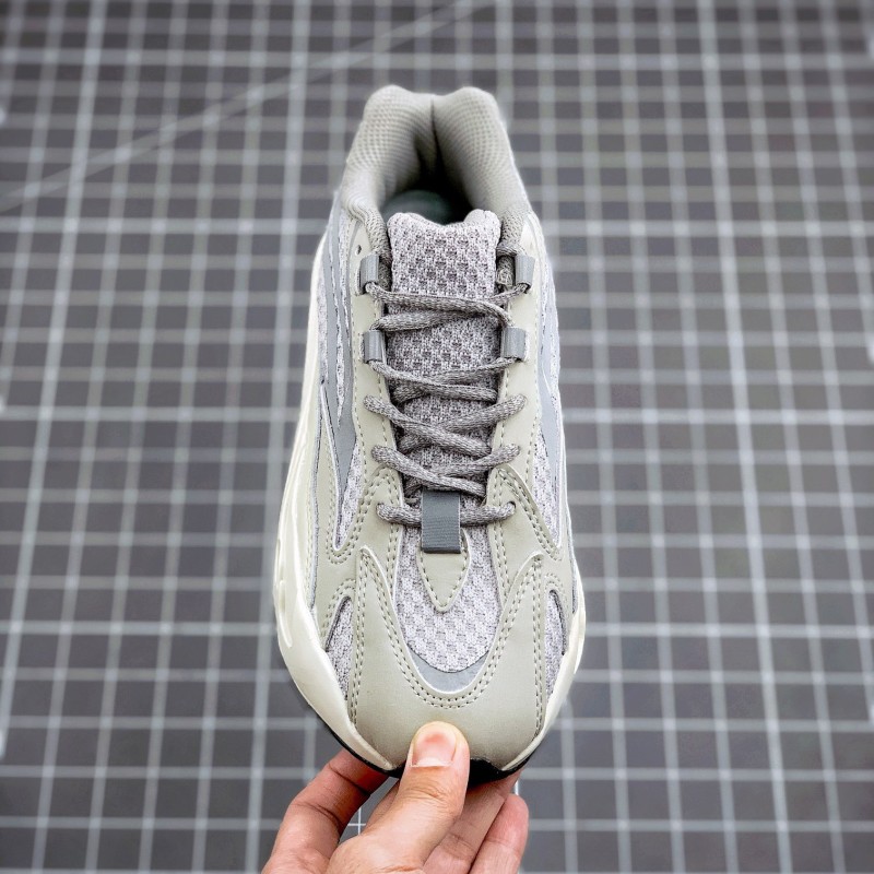 Adidas Yeezy 700