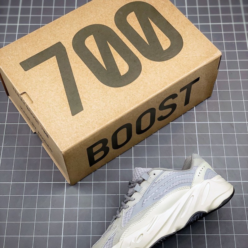 Adidas Yeezy 700