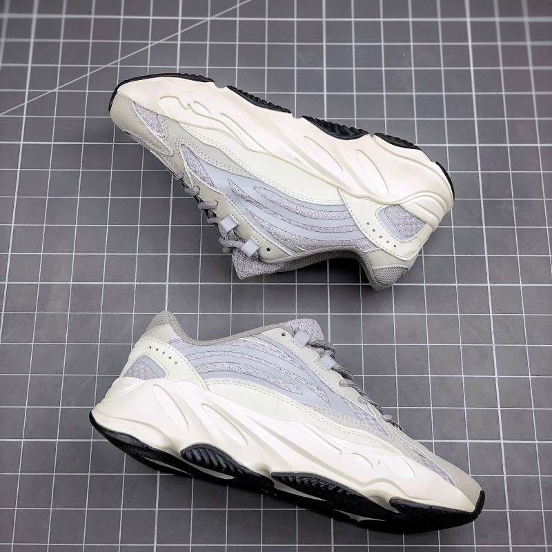 Adidas Yeezy 700