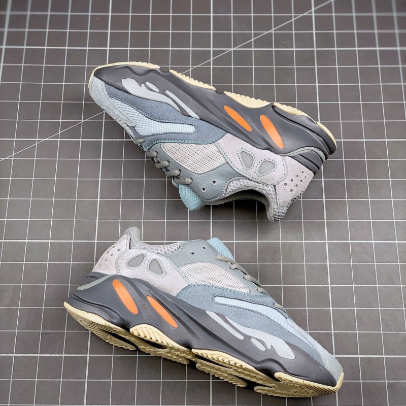 Adidas Yeezy 700