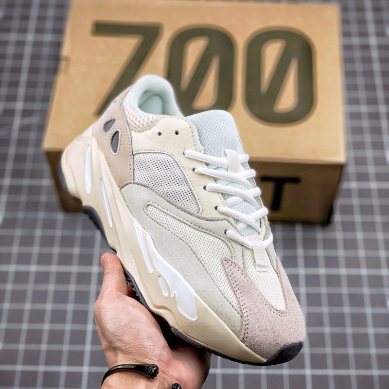 Adidas Yeezy 700