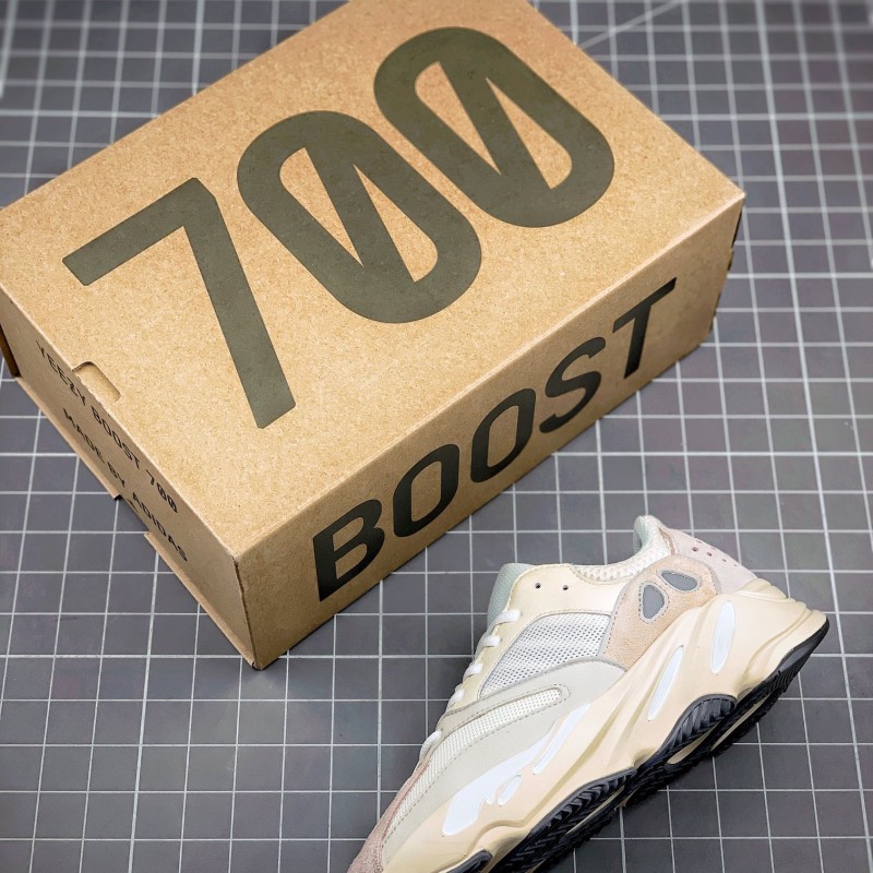 Adidas Yeezy 700