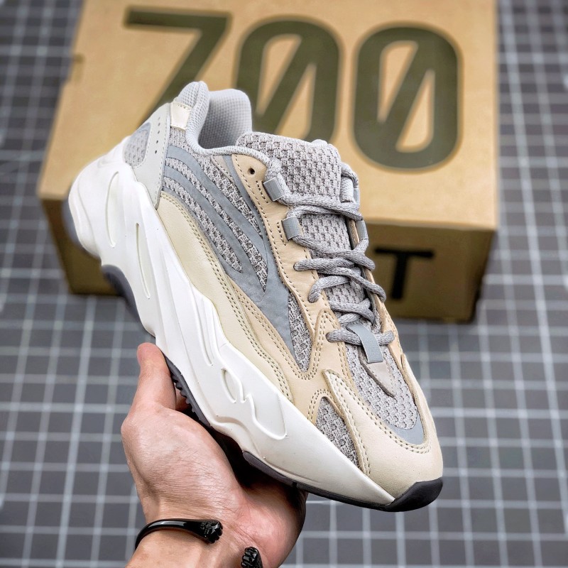 Adidas Yeezy 700