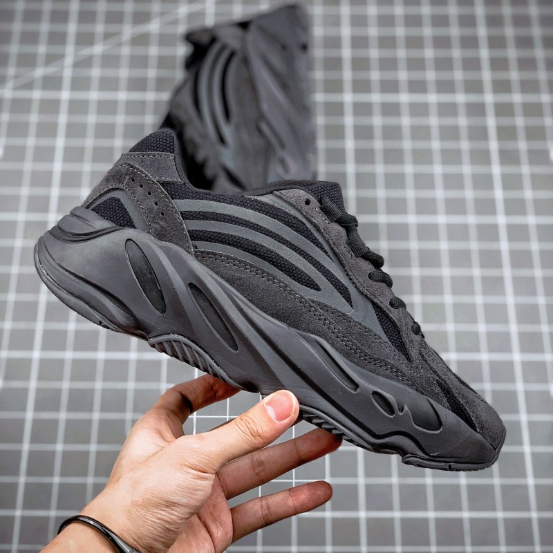 Adidas Yeezy 700