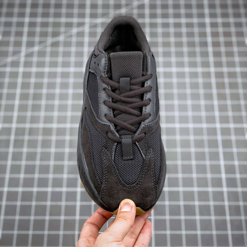 Adidas Yeezy 700