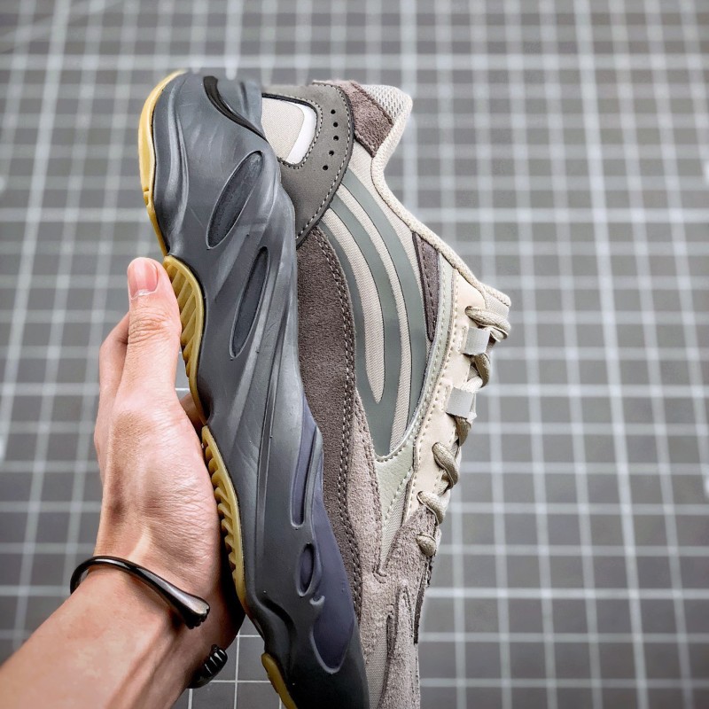 Adidas Yeezy 700