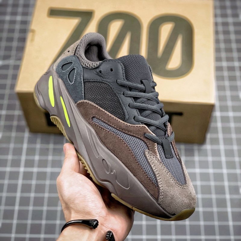 Adidas Yeezy 700