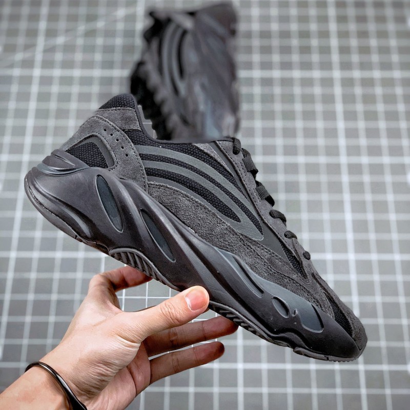 Adidas Yeezy 700